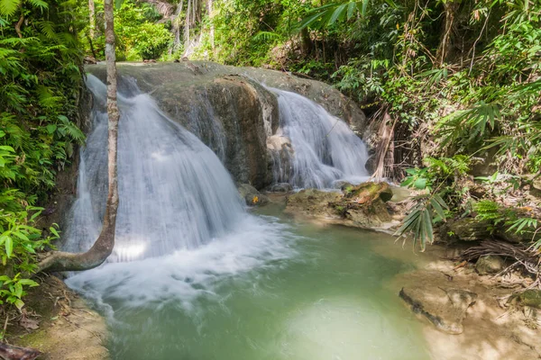 Siquijor Adası, Filipinler 'deki Lugnason Şelalesi