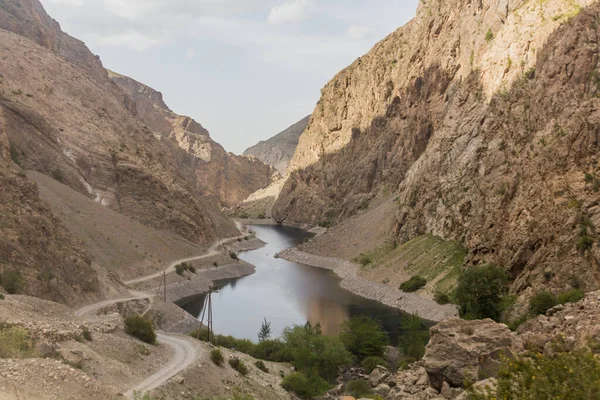 タジキスタンのファンマウンテンにあるHaft KulにあるMijgon湖 — ストック写真