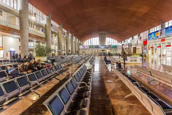 Mashhad Iran Aprile 2018 Aspettando Alla Stazione Ferroviaria Mashhad Ira — Foto Stock