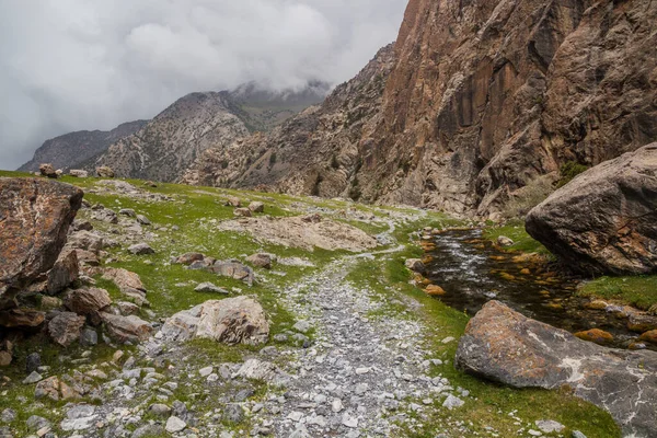 Fluxo Perto Artuch Nas Montanhas Fann Tajiquistão — Fotografia de Stock