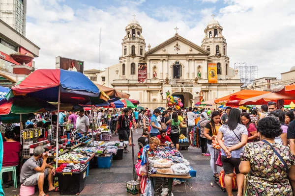 Manila Philippines January 2018 马尼拉黑色拿撒勒小教堂前的宗教市场 — 图库照片