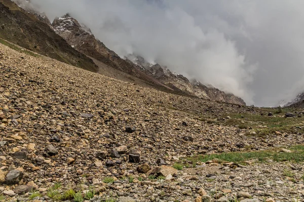 タジキスタンのパミール山脈にあるイゼフ イゼウ ゲイゼフまたはジェシブ 渓谷のスクリーン — ストック写真