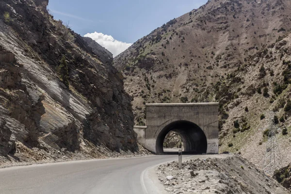 Silnice M34 Pohoří Turkestán Tádžikistánu — Stock fotografie