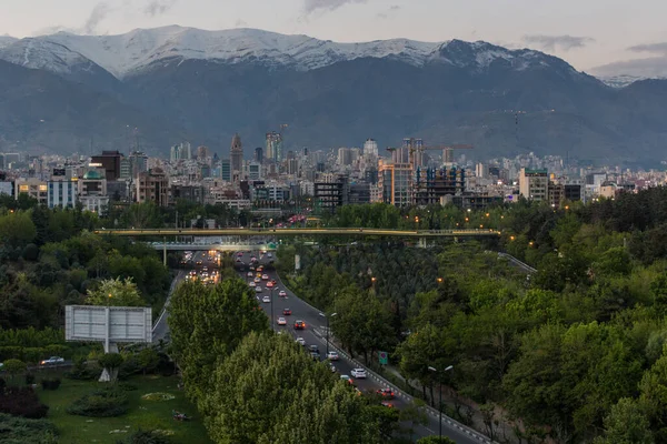 Večerní Pohled Dálnici Modares Pohoří Alborz Teheránu Írán — Stock fotografie