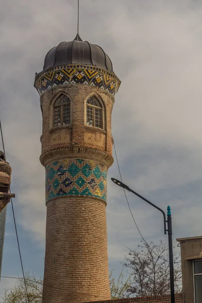 イランのArdabilにあるMirza Ali Akbar Mosqueのミナレット — ストック写真