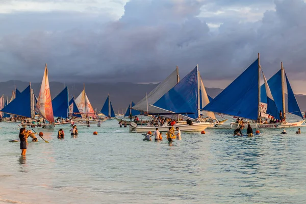 Boracay Filipinas Febrero 2018 Bangkas Paraw Embarcaciones Doble Outrigger Isla — Foto de Stock