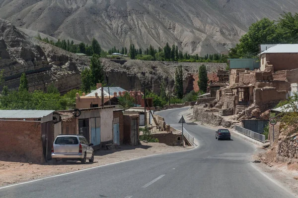 Село Хушекат Долине Реки Зеравшан Севере Таджикистана — стоковое фото