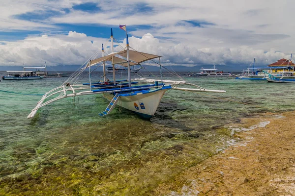 Moalboal Philippinen Februar 2018 Verschiedene Boote Vor Der Küste Moalboal — Stockfoto