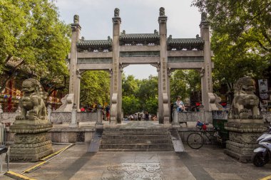 XI 'AN, Çin - 5 AĞUSTOS 2018: Aslanlı Müslüman Mahallesinin Kapısı