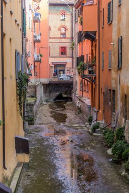 İtalya, Bologna 'da su kanalı