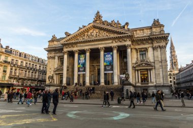 BRÜKSEL, BELGIUM - 3 Kasım 2018: Brüksel 'deki Brüksel Borsa Binası, Belçika' nın başkenti