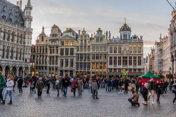 BRÜKSEL, BELGIUM - 3 Kasım 2018: Brüksel 'deki Grand Place (Grote Markt) manzarası