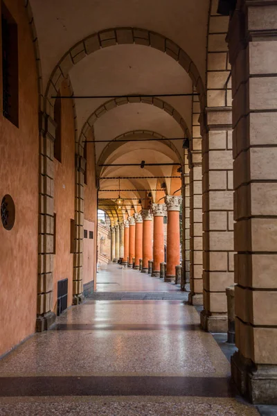 Talya Bologna Bir Portico Manzarası — Stok fotoğraf