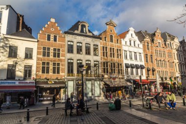 BRÜKSEL, BELGIUM - 17 Aralık 2018: Brüksel 'in merkezinde, Belçika' nın başkentinde eski evler