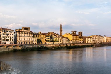 İtalya, Arno nehri ile Floransa şehir merkezi manzarası