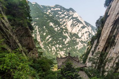 Hua Shan dağının yamaçlarında çardak, Çin