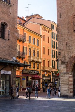 BOLOGNA, İTALYA - 22 EKİM 2018: Bologna, İtalya 'nın merkezindeki sokaklar
