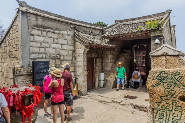 Hua Shan China Agosto 2018 Personas Que Visitan Templo Dulong — Foto de Stock