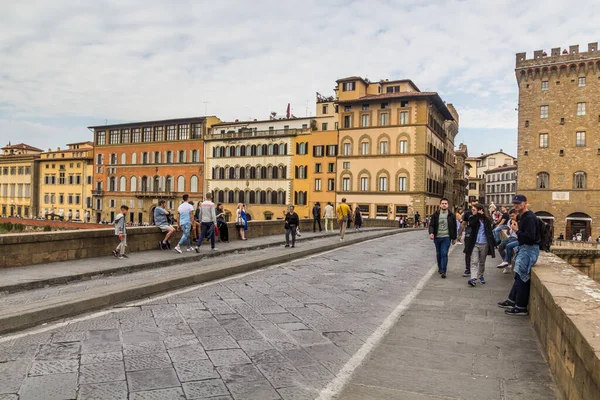 フィレンツェ イタリア 2018年10月21日 イタリア フィレンツェの聖三位一体橋 — ストック写真