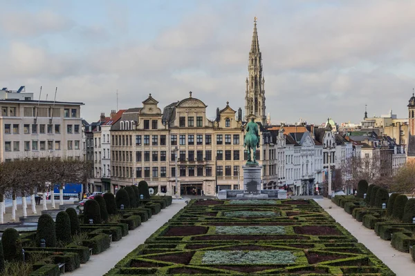 布鲁塞尔与比利时蒙特艺术城的天际线 — 图库照片