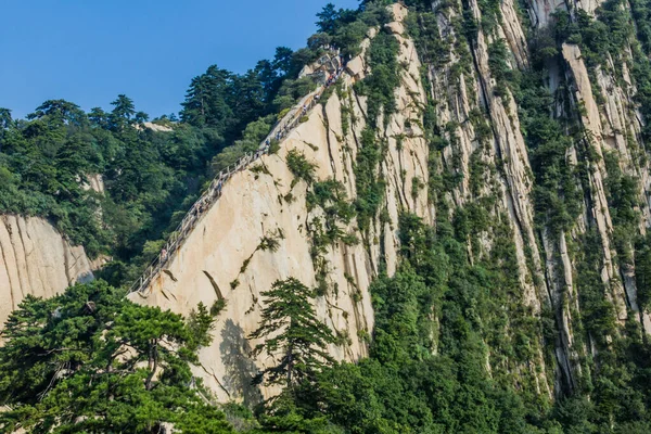 中国陝西省華山の急な階段 — ストック写真