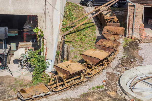 Piccole Tramogge Ferroviarie Una Vecchia Fabbrica — Foto Stock