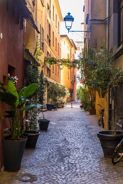 Talya Bologna Nın Merkezinde Dar Bir Sokak — Stok fotoğraf