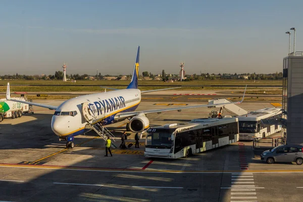 Bologna Itália Outubro 2018 Avião Ryanair Aeroporto Bolonha Guglielmo Marconi — Fotografia de Stock