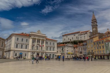 PIRAN, SLOVENIA - 15 Mayıs 2019: Piran kasabası, Slovenya 'daki Tartini Merkez Meydanı