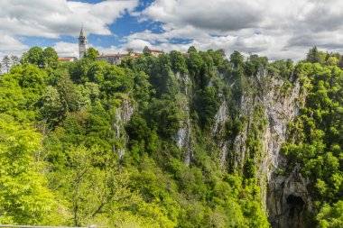 Slovenya 'nın Skocjan Mağaraları yakınlarındaki Skocjan köyü