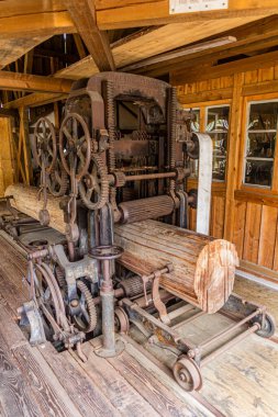 Schuttesage kereste fabrikası Schiltach köyünde, Baden-Wurttemberg eyaleti, Almanya