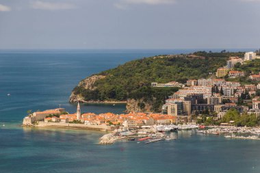 Karadağ 'ın Budva kentinin hava manzarası