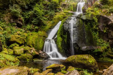 Triberg Şelalelerinden biri, Almanya 'nın Baden-Wuerttemberg bölgesindeki Kara Orman bölgesine ayak bastı.