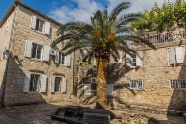 Karadağ 'ın Budva kentindeki eski evlerde