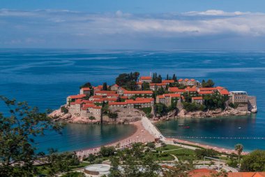 Karadağ 'ın Sveti Stefan Adası manzarası.