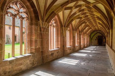 ALPIRSBACH, GERMANY - 1 Eylül 2019: Alpirsbach Manastırı (Manastır), Baden-Wurttemberg Eyaleti, Almanya