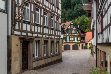 Almanya 'nın Baden-Wurttemberg eyaletindeki Schiltach köyünde yarım keresteli evler