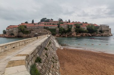 Karadağ 'ın Sveti Stefan Adası manzarası