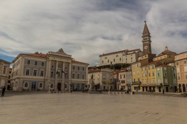 PIRAN, SLOVENIA - 15 Mayıs 2019: Piran kasabası, Slovenya 'daki Tartini Merkez Meydanı