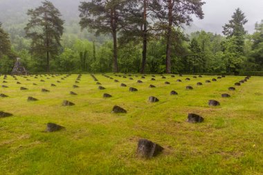 Slovenya 'nın Tolmin kasabası yakınlarındaki Loce' deki askeri mezarlık