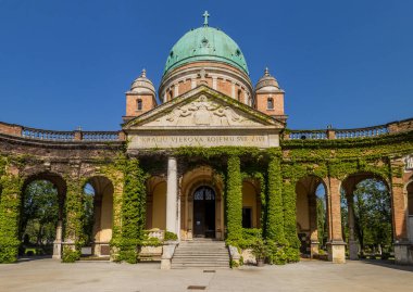 ZAGREB, CROATIA - 14 Haziran 2019: Hırvatistan 'ın Zagreb kentindeki Mirogoj mezarlığındaki Şapel