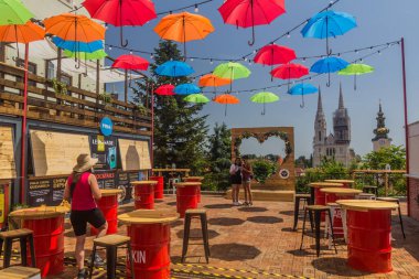 ZAGREB, CROATIA - 13 Haziran 2019: Hırvatistan 'ın Zagreb kentindeki Plato Gradec' te Bar