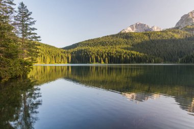 Durmitor dağlarındaki Crno Jezero Gölü, Karadağ