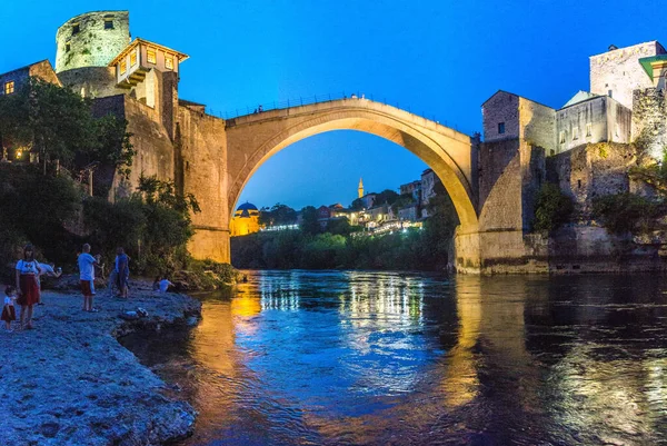 Mostar Bosnia Herzegovina Junio 2019 Vista Nocturna Stari Most Puente —  Fotos de Stock