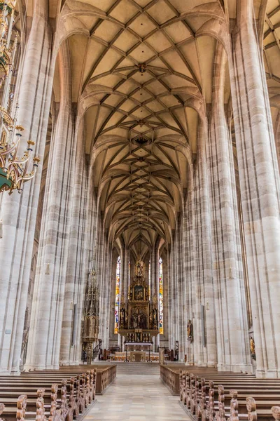 Dinkelsbuhl Germany 2019年8月28日 ドイツ バイエルン州ディンケルスブールの聖ゲオルギウス大聖堂の内部 — ストック写真