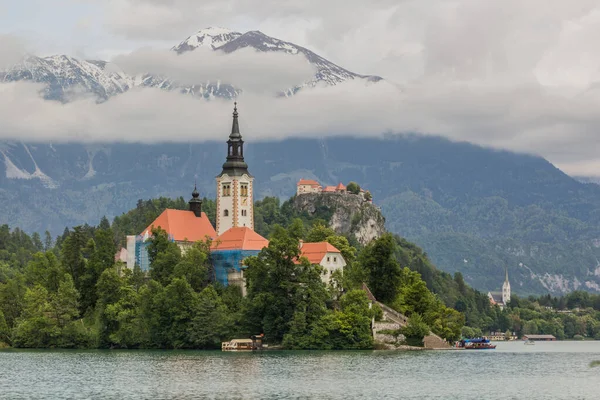 카라반스 산맥은 슬로베니아의 드레드 Bled Lake 필그림 Pilgrige Church Asmption — 스톡 사진