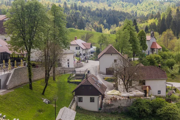 Vista Del Pueblo Predjama Eslovenia —  Fotos de Stock