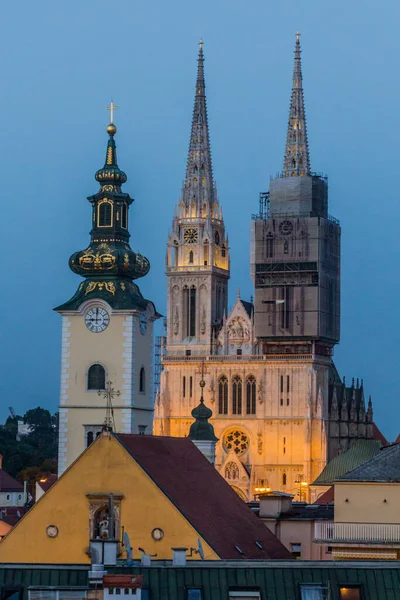 Večerní Pohled Záhřebskou Katedrálu Chorvatsko — Stock fotografie