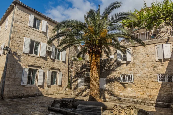 Karadağ 'ın Budva kentindeki eski evlerde