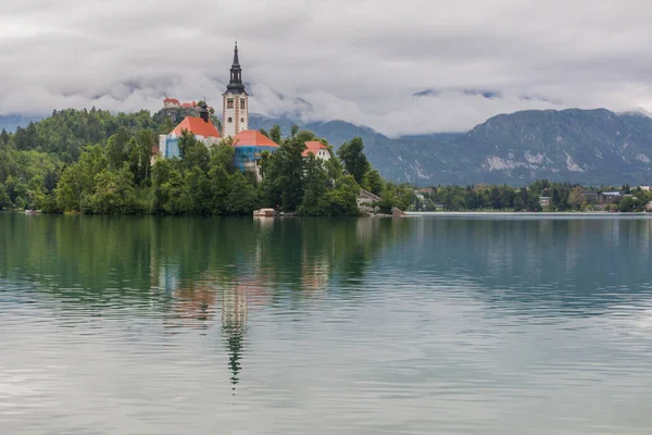 Kilátás Bled Tóra Mária Mennybemenetele Bled Kastély Zarándoktemplomával Szlovénia — Stock Fotó